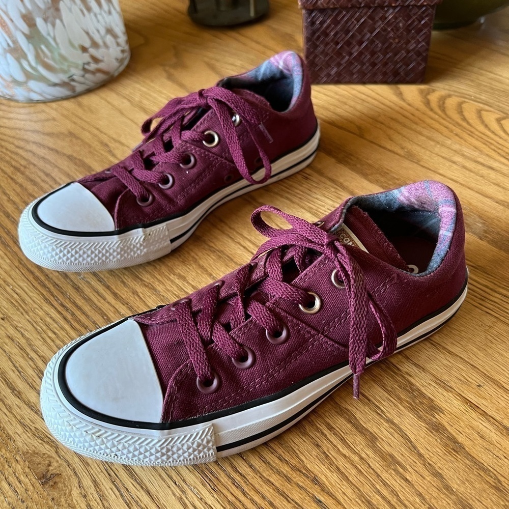 Converse Women’s 6 Chuck Taylor All Star Plaid Lined Madison Low Top Sneaker